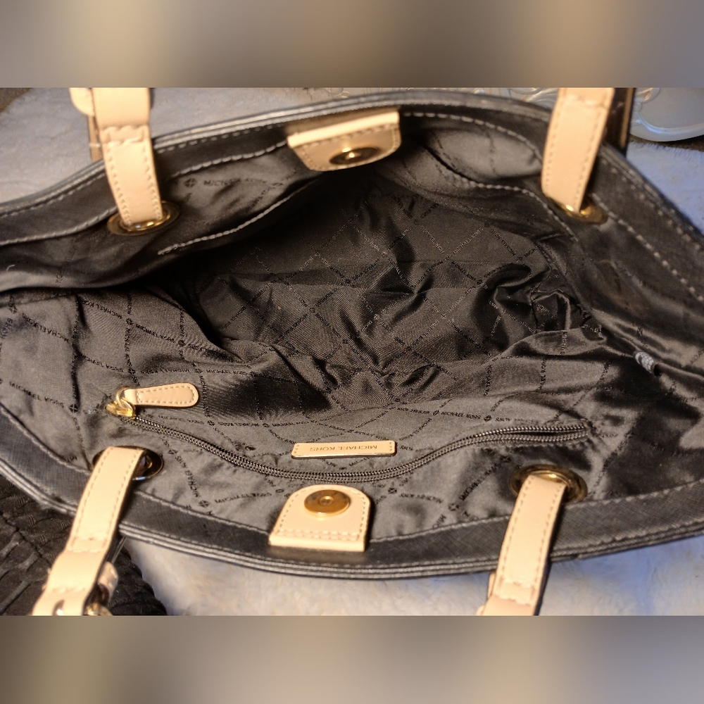 Michael Kors Black Tote Bag - Picture 5 of 16